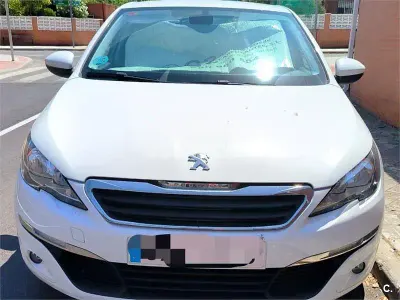 Usado Peugeot 308 Style 120 CV (88 kW) 2017 Blanco Berlina