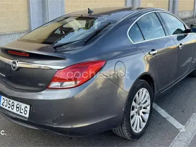 Usado Opel Insignia Cosmo 160 CV (117 kW) 2009 Gris / plata Berlina