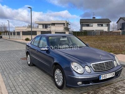 Azul Usado 2005 Mercedes E320 Elegance Berlina | 6700 € (Precio justo)