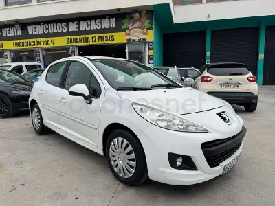 Usado Peugeot 207 Active 70 CV (51 kW) 2011 Blanco Berlina