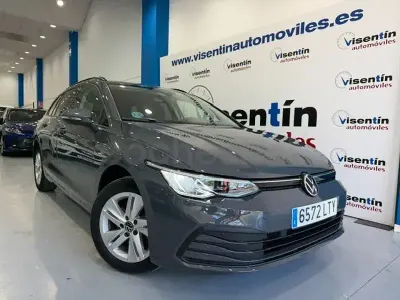 Usado VW Golf VIII Life 110 CV (80 kW) 2021 Gris / plata Familiar