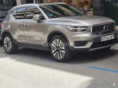 Usado Volvo XC40 R-Design 211 CV (155 kW) 2021 Gris / plata SUV