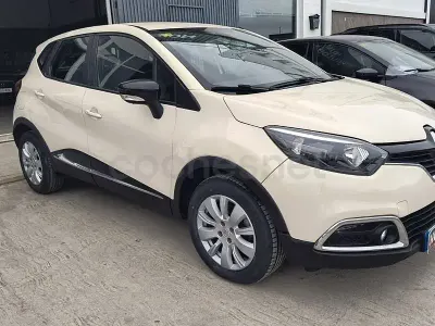 Begagnad Renault Captur Intens 90 HK (66 kW) 2016 Beige SUV