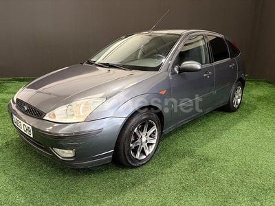 Gris / plata Usado 2003 Ford Focus Trend Berlina | 2500 € (Precio justo)
