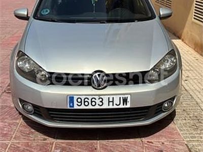 Usado VW Golf VII Advance 105 CV (77 kW) 2012 Gris / plata Berlina