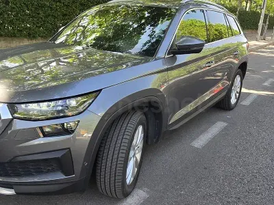 Usado Skoda Kodiaq Style 200 CV (147 kW) 2022 Gris / plata SUV