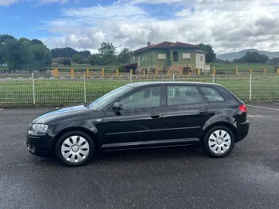 Usado Audi A3 Attraction 105 CV (77 kW) 2009 Negro Utilitario