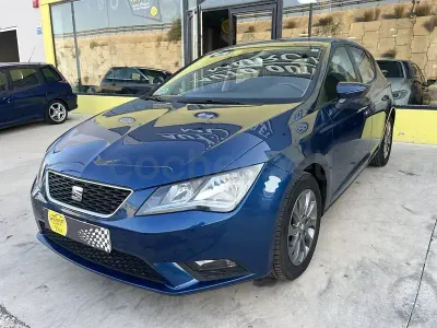 Käytetty Seat Leon I-Tech 105 HP (77 kW) 2015 Sininen Sedan