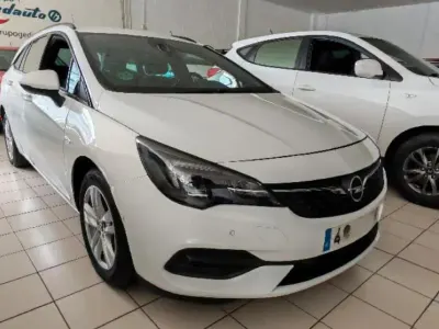 Usado Opel Astra Elegance 122 CV (89 kW) 2020 Blanco Familiar