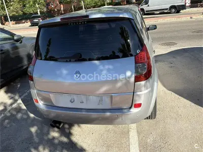 Usado Renault Scénic II 105 CV (77 kW) 2007 Gris / plata Monovolumen