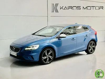 Usado Volvo V40 R-Design Momentum 150 CV (110 kW) 2018 Azul Berlina