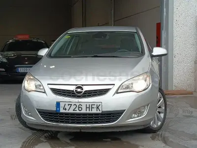 Usado Opel Astra Enjoy 115 CV (84 kW) 2011 Gris / plata Berlina