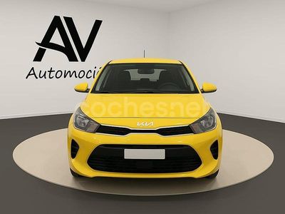 Usado Kia Rio 84 CV (61 kW) 2021 Amarillo Berlina