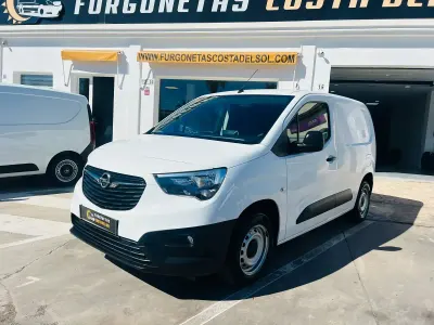 Usado Opel Combo S 100 HP (73 kW) 2022 Branco Monovolume