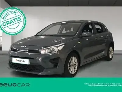 Usado Kia Rio 84 CV (61 kW) 2022 Gris