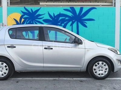 Gris / plata Usado 2013 Hyundai i20 Berlina | 6500 € (Precio justo)