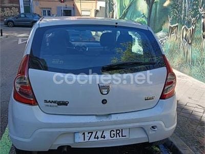 Usado Dacia Sandero Base 75 CV (55 kW) 2009 Blanco Berlina