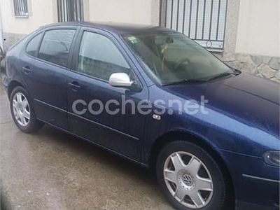 Usado Seat Leon 90 CV (66 kW) 2001 Azul Utilitario