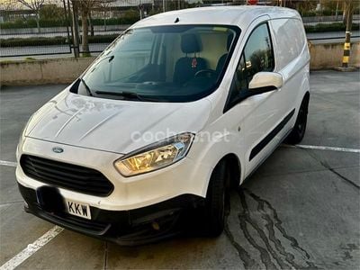Usado Ford Tourneo Courier Trend 100 CV (73 kW) 2016 Blanco Monovolumen