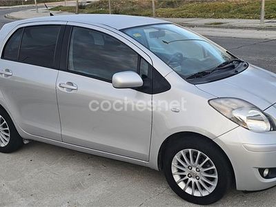 Gris / plata Usado 2009 Toyota Yaris Active Berlina | 4450 € (Precio justo)