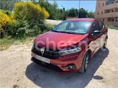 Usado Dacia Sandero Comfort 91 CV (66 kW) 2021 Rojo Berlina