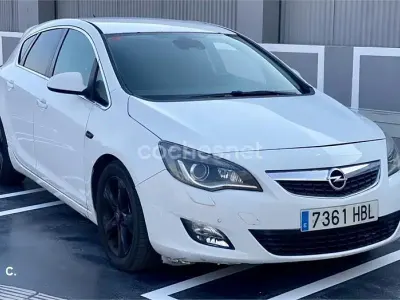 Usado Opel Astra Sport 125 CV (91 kW) 2011 Blanco Berlina