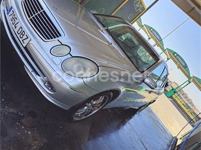 Usado Mercedes E270 Avantgarde 177 CV (130 kW) 2004 Gris / plata Berlina