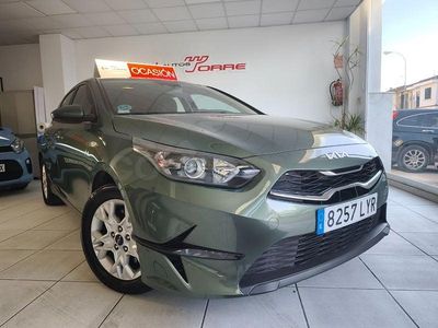 Usado Kia Ceed 120 CV (88 kW) 2022 Verde Utilitario