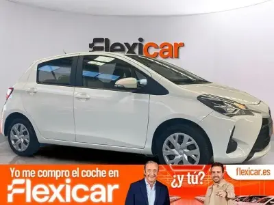 Usado Toyota Yaris Active 69 CV (50 kW) 2019 Blanco Berlina