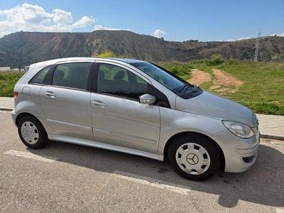 Usado Mercedes B170 116 CV (85 kW) 2006 Gris / plata Monovolumen