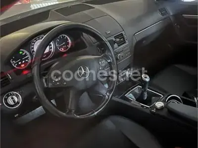 Usado Mercedes C200 Elegance 136 CV (100 kW) 2010 Blanco Berlina