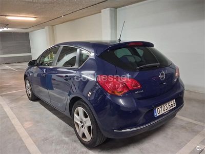 Używany Opel Astra Selective 110 KM (80 kW) 2013 Niebieski Sedan/Limuzyna
