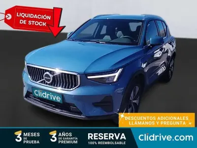 Begagnad Volvo XC40 Core 211 HK (155 kW) 2022 Blå SUV