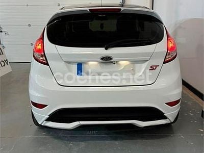 Usado Ford Fiesta Trend 95 CV (69 kW) 2014 Blanco Utilitario