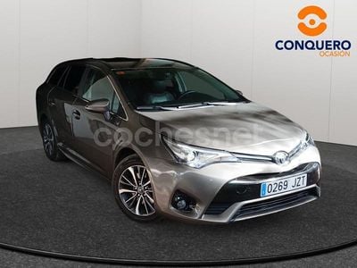 Gris / plata Usado 2017 Toyota Avensis Executive Familiar | 13.200 € (Precio justo)