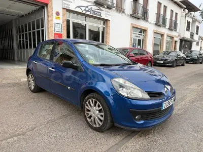 Usado Renault Clio II Privilege 85 CV (62 kW) 2007 Azul Berlina