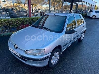 Gris Usado 2002 Peugeot 106 Utilitario | 2000 €