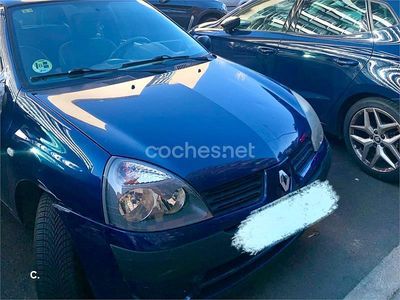 Usado Renault Clio II 75 CV (55 kW) 2004 Azul Berlina