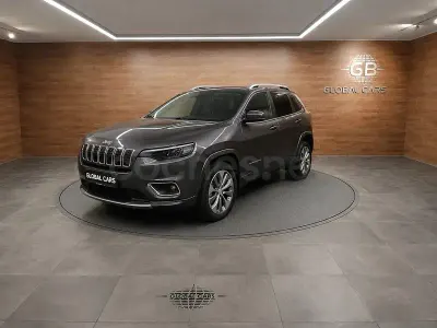Usado Jeep Cherokee Overland 195 CV (143 kW) 2019 Gris / plata SUV