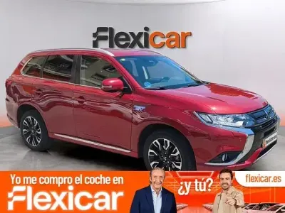 Usado Mitsubishi Outlander P-HEV 203 CV (149 kW) 2018 Rojo SUV