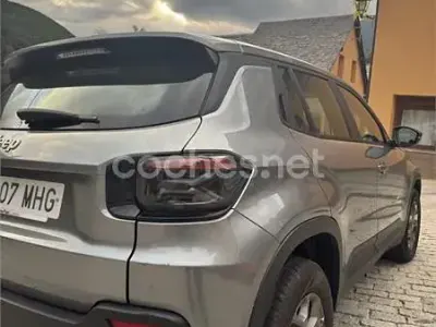 Usado Jeep Avenger 100 CV (73 kW) 2023 Gris / plata SUV