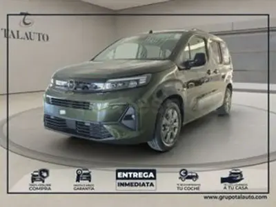 Nuevo Opel Combo 100 CV (73 kW) 2026 Verde Monovolumen