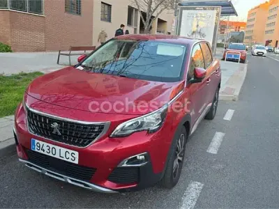 Usado Peugeot 3008 Allure 130 CV (95 kW) 2019 Granate SUV