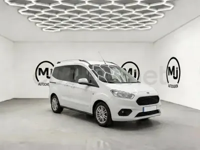 Usado Ford Tourneo Courier Titanium 100 CV (73 kW) 2019 Blanco Monovolumen