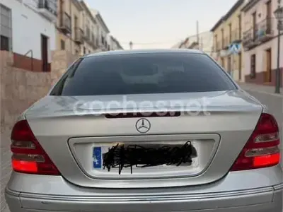 Usado Mercedes C220 Elegance 143 CV (105 kW) 2002 Gris / plata Berlina