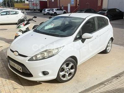 Usado Ford Fiesta Trend 68 CV (50 kW) 2010 Blanco Berlina