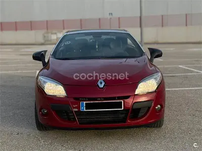 Usado Renault Mégane Cabriolet Dynamique 130 CV (95 kW) 2011 Rojo Descapotable