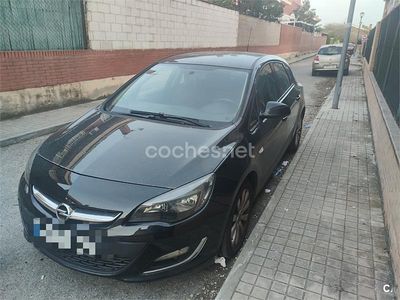 Usado Opel Astra Selective 115 CV (84 kW) 2013 Negro Berlina