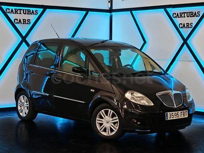 Usado Lancia Musa 90 CV (66 kW) 2007 Marrón Monovolumen