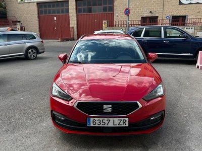 Usado Seat Leon Reference 115 CV (84 kW) 2022 Rojo Familiar